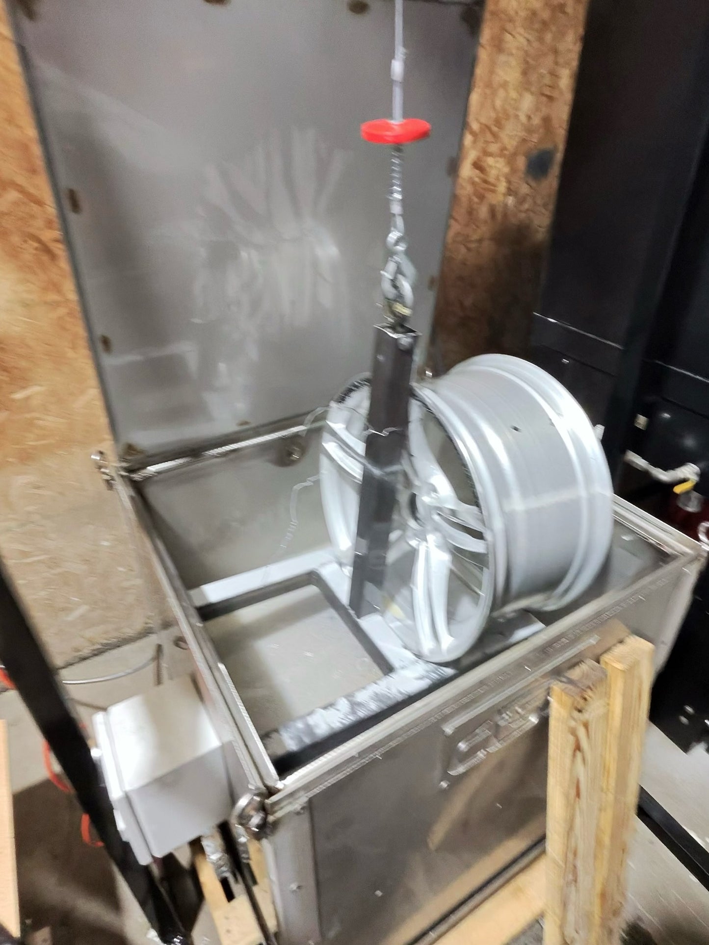 16339 -STAINLESS STEEL- INSULATED - HEATED STRIP TANK 2
