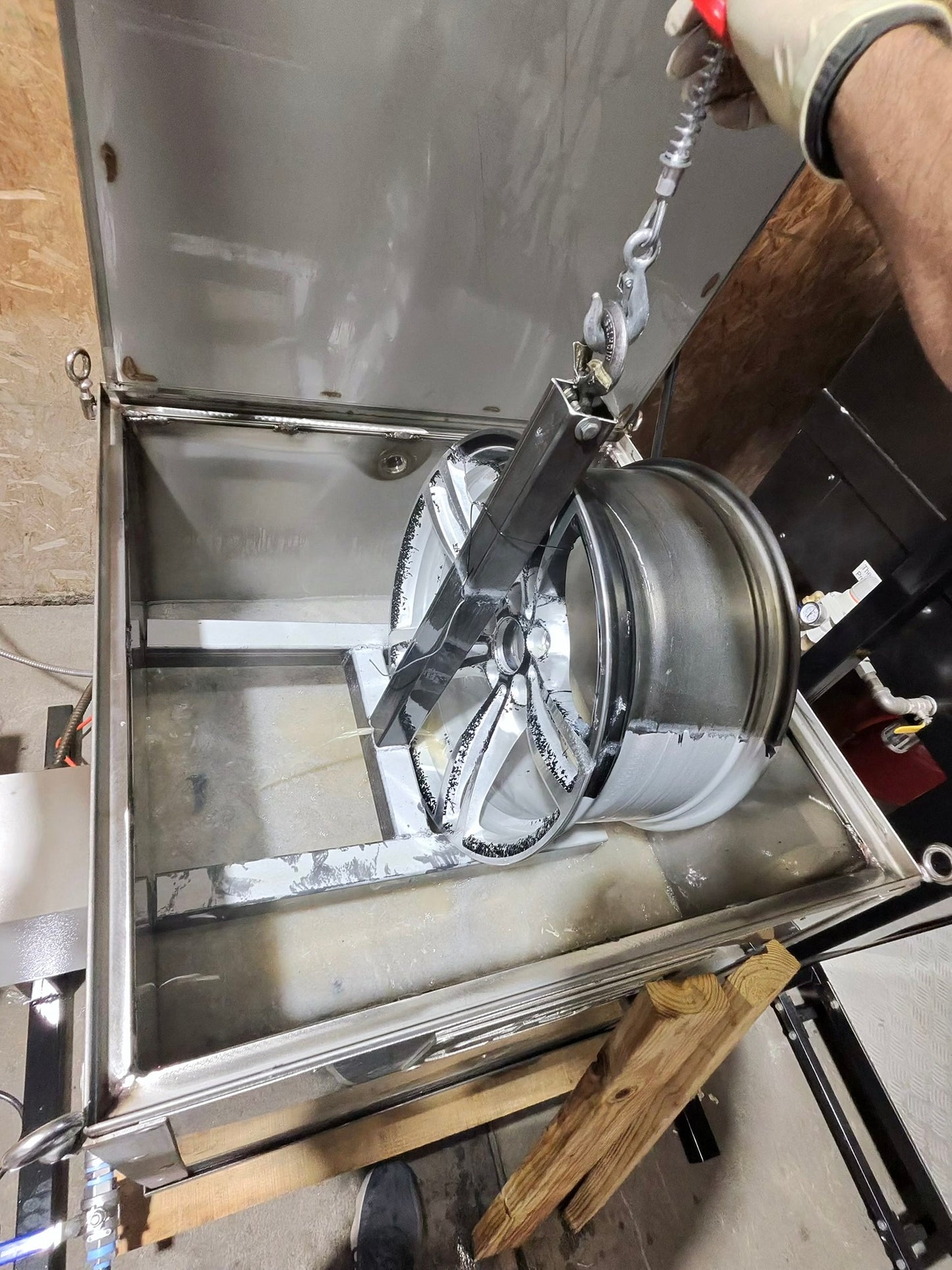 16339 -STAINLESS STEEL- INSULATED - HEATED STRIP TANK 2